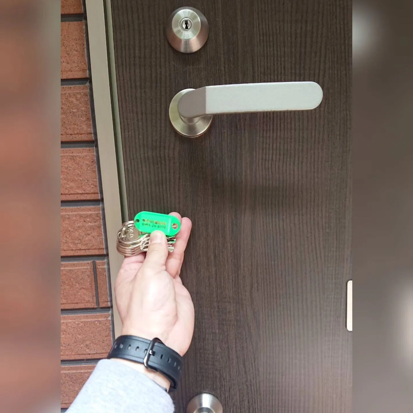 武雄市でアパート玄関の鍵交換を行いました！